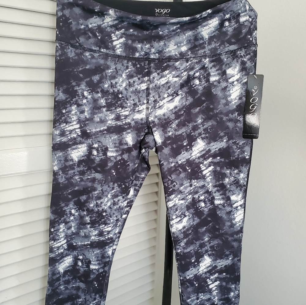 🆕️Vogo Athletica Capris Leggings Size Large